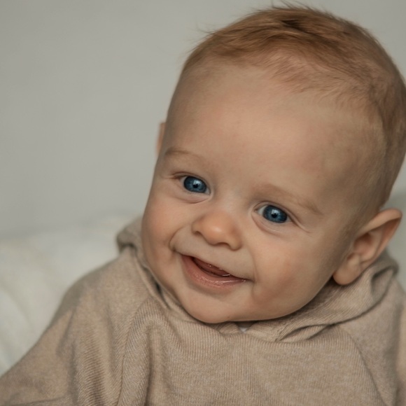 Meet your Posher, April - Picture 3 of 3